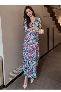 黄色碎花连衣裙战袍是什么_抖音无心分享爆火!黄色碎花裙成黄色战袍