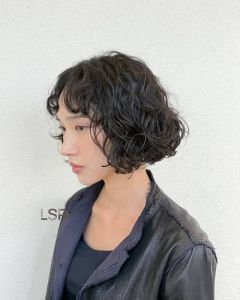 烫短发小卷洋气发型_2023流行短发小卷,护发省钱又自信!