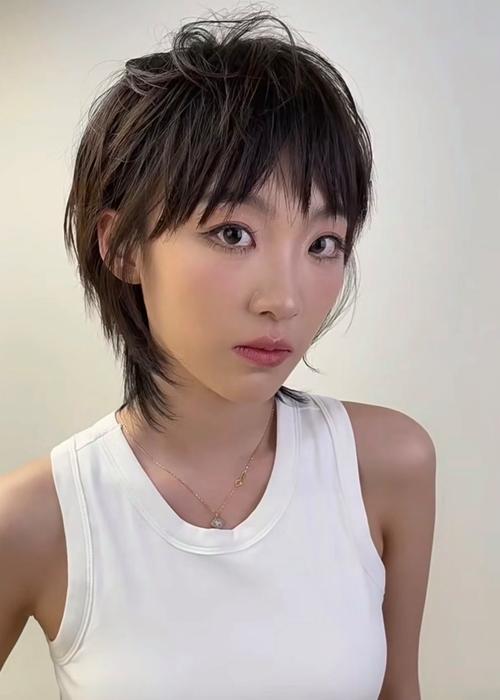 高层次短发型女_干练利落显气质,蓬松慵懒减龄 高层次短发型女_干练利落显气质,蓬松慵懒减龄