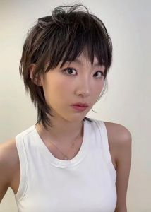 高层次短发型女_干练利落显气质，蓬松慵懒减龄