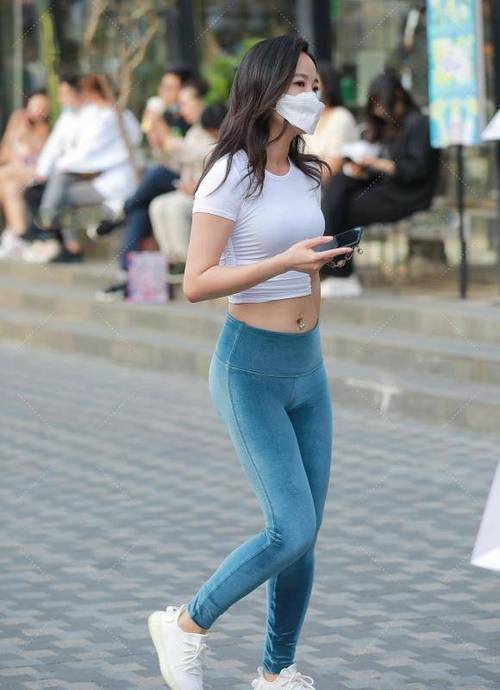 孔雀蓝瑜伽服高级搭配_静心舒适，简约奢华