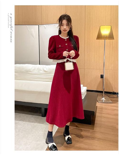 红色裙子配什么外套_红裙搭外套,色彩风格看场合 红色裙子配什么外套_红裙搭外套,色彩风格看场合