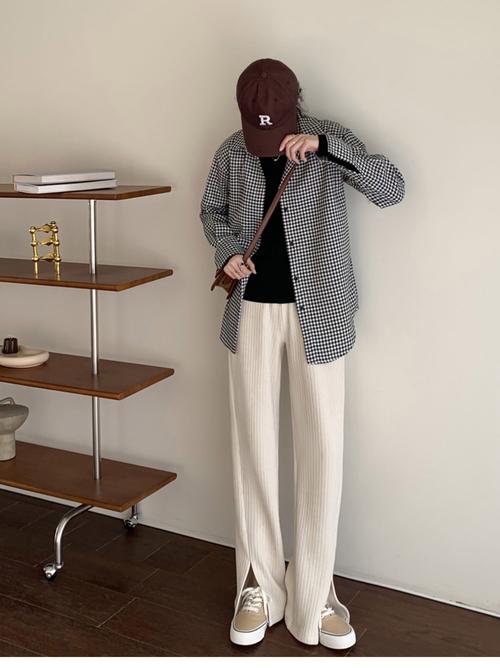 女式开叉阔腿裤图片_显瘦遮肉显高，百搭好裤子！