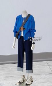 蓝直筒裤子最佳配色表_穿出高级感与风格！