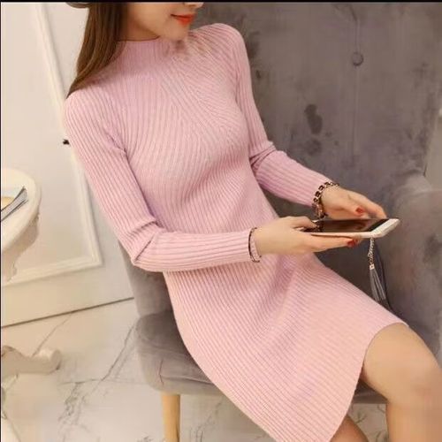 粉色t恤搭配包臀裙_粉色T恤配白裙，温柔又自信！