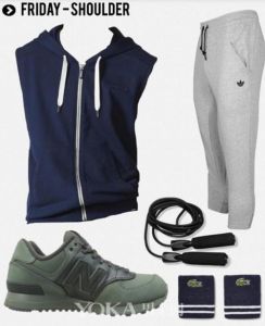 下身运动裤上身穿什么衣服_运动裤搭T恤卫衣衬衫，打造街头通勤保暖风