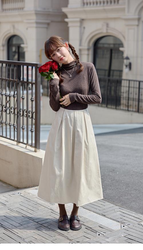 杏色百褶裙最佳搭配图_甜美百褶裙穿搭，气质显瘦又时尚