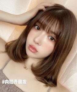 齐肩内扣发型图片_时尚简单，气质加分！