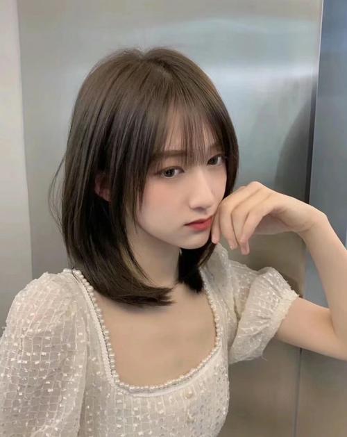 圆脸发型图片大全_圆脸女生剪个刘海显小脸 圆脸发型图片大全_圆脸女生剪个刘海显小脸