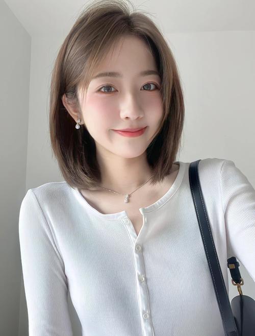 比齐肩发短一点的图片_时尚百搭，轻松变女神