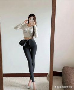 上半身很壮臀小腿细女生搭配_上松下紧穿出好比例