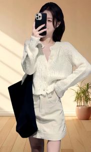 米白色半身裙搭配什么上衣_百搭百变，穿出你的专属风格