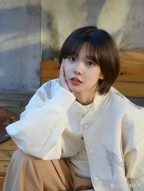 不需要烫的短发发型_清爽不烫短发，层次显气质