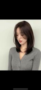 女孩夏天凉快发型_夏日马尾辫，清凉又时尚！