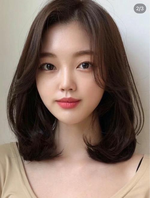 烫头发内扣发型图片_百搭优雅，修饰脸型