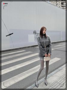 灰色裤袜搭配什么衣服_灰色裤袜百搭，配啥上衣都好看！