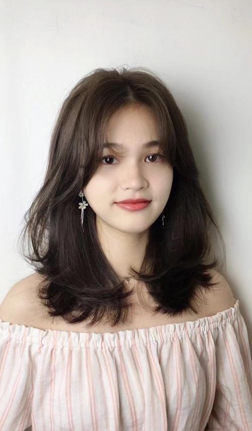 中发烫发发型图片_2024中发烫卷流行色，优雅时尚，烫发技巧全解析！