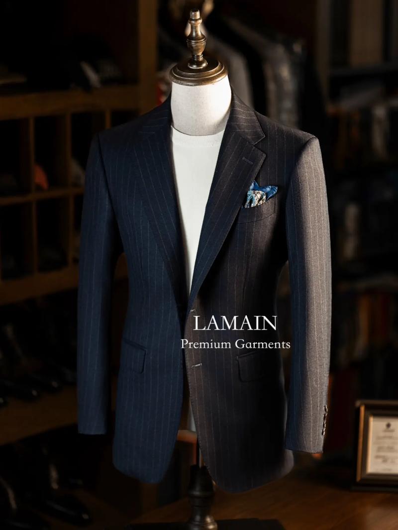 藏青色西服配黑色衬衫图片_藏青西服春季百搭，职场时尚利器！