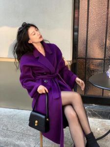 紫色蕾丝包臀裙搭配高跟鞋_紫色蕾丝连衣裙，浪漫高贵，时尚生活，自信展现