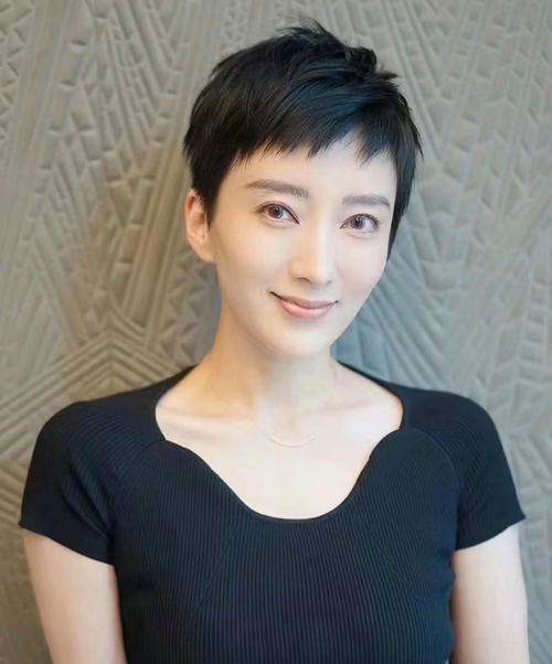 短碎发发型图片女_精灵碎发 vs 中性短发,潮流短发怎么选? 短碎发发型图片女_精灵碎发 vs 中性短发,潮流短发怎么选?