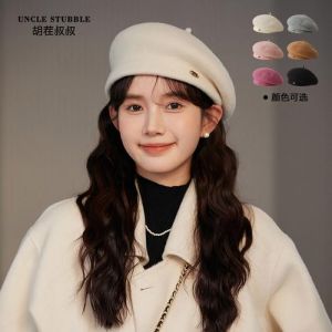 贝雷帽配白色毛衣外套可以吗_贝雷帽配白毛衣，秋冬时尚实用款