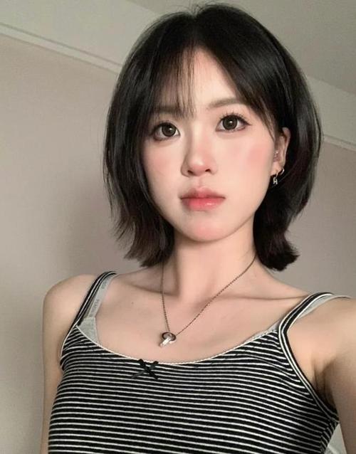 尖头顶最适合的发型女图片_蓬松波波头显发量,时尚又精致 尖头顶最适合的发型女图片_蓬松波波头显发量,时尚又精致