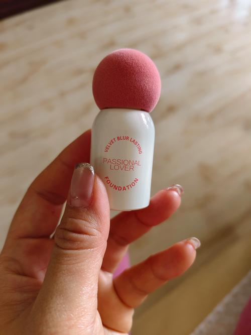 粉底液为什么会掉蹭掉_选对粉底散粉，卸妆保湿，底妆才持久！