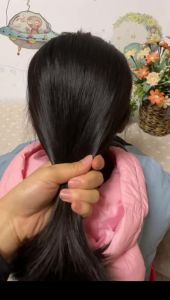 怎样扎高马尾不会觉得紧_前倒梳高马尾更蓬松，发圈加小发圈不压头皮