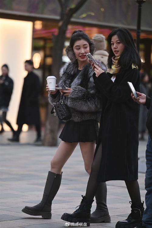 轻薄肉色丝袜搭配黑色包臀裙_黑包臀裙配丝袜,优雅又显身材 轻薄肉色丝袜搭配黑色包臀裙_黑包臀裙配丝袜,优雅又显身材