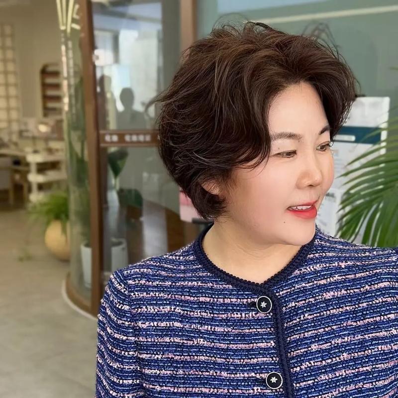 40-50岁女人最佳发型_40-50岁优雅发型推荐