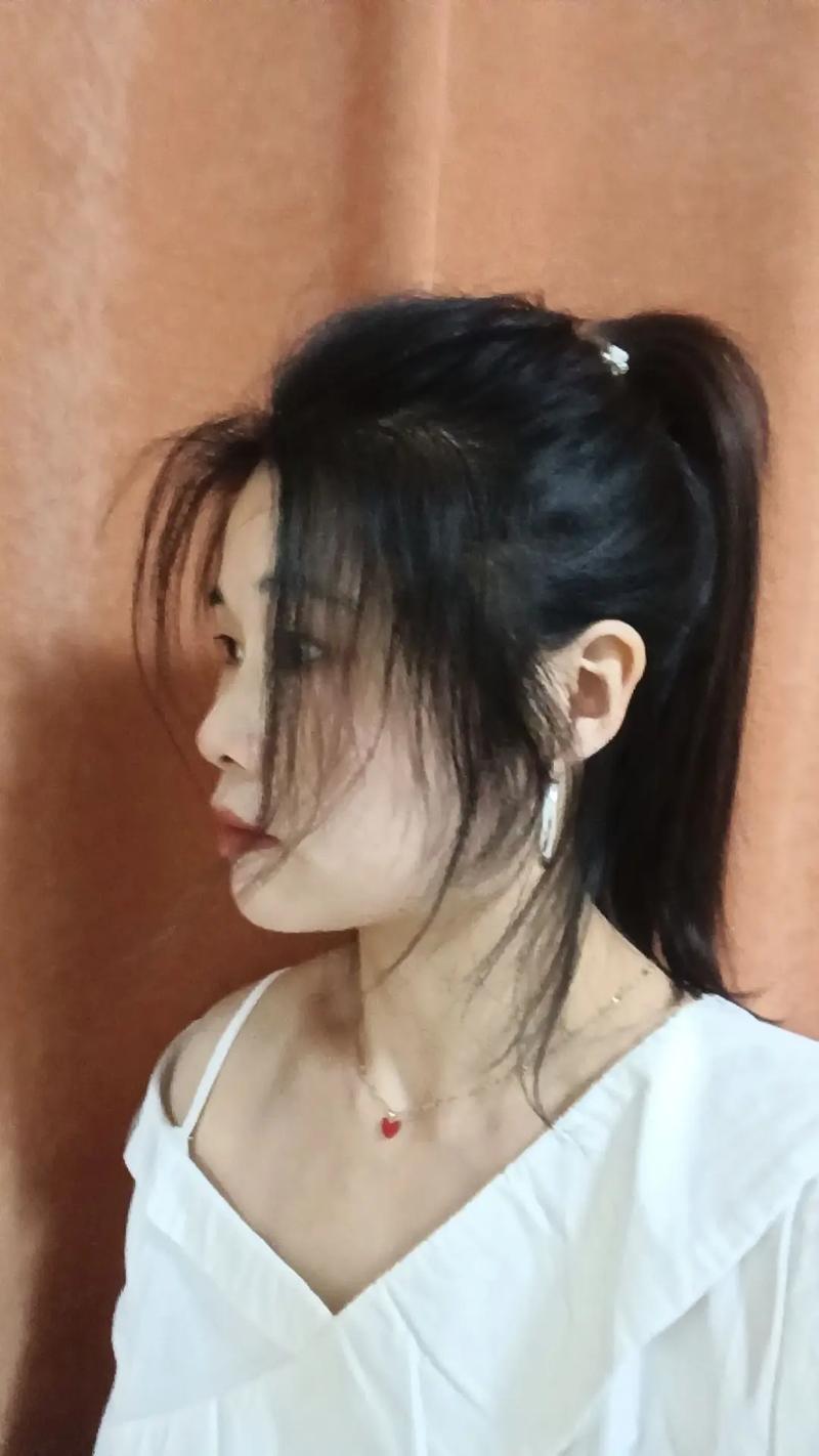 脸大适合低马尾还是高马尾_几款马尾辫发型显脸小