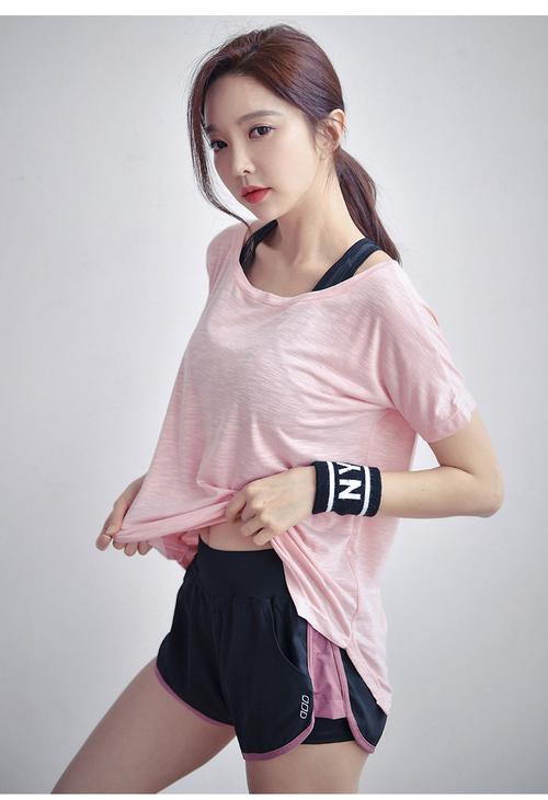 肉色瑜伽服搭配图片欣赏_显瘦时尚，休闲通勤必备