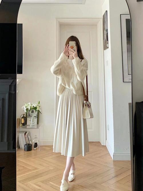 秋冬百褶裙穿搭图片_显瘦又时尚，多种款式任你选