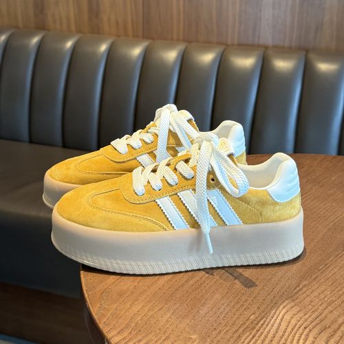 女黄色运动鞋搭配衣服图片_黄色鞋子怎么搭才好看？