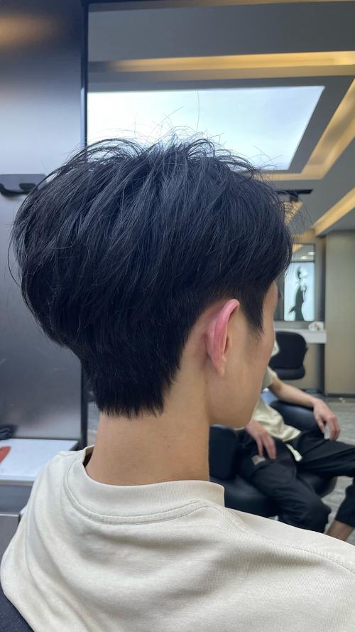 后脑勺扁平最好的发型_后脑勺扁?发型巧修饰,形象焕然一新! 后脑勺扁平最好的发型_后脑勺扁?发型巧修饰,形象焕然一新!