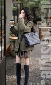 格子百褶裙搭配技巧，穿出个性时尚