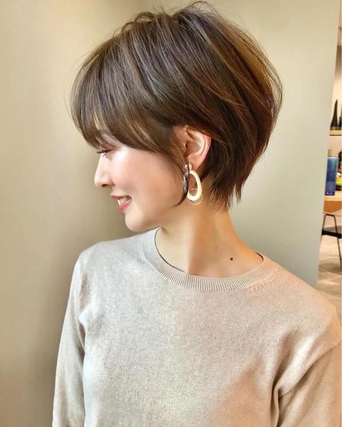 今年夏天最凉快的发型_清凉时尚，个性十足！