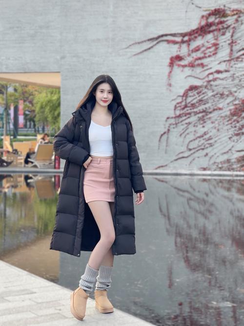 大学生穿衣搭配图片_青春活力穿搭，简约时尚叠穿