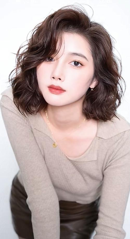 短发烫发发型图片女_个性纹理卷,时尚又显脸小 短发烫发发型图片女_个性纹理卷,时尚又显脸小