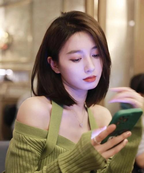 气质锁骨发型图片_锁骨发时尚实用，修饰脸型，轻松切换风格！