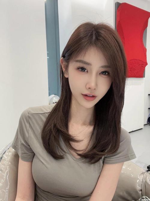 瓜子脸中长发发型女_优雅发型推荐 瓜子脸中长发发型女_优雅发型推荐