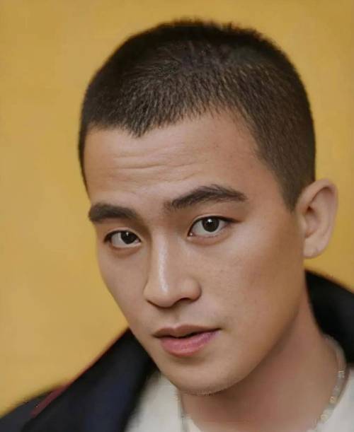 寸头发型图片_时尚短发,力量与个性的象征 寸头发型图片_时尚短发,力量与个性的象征