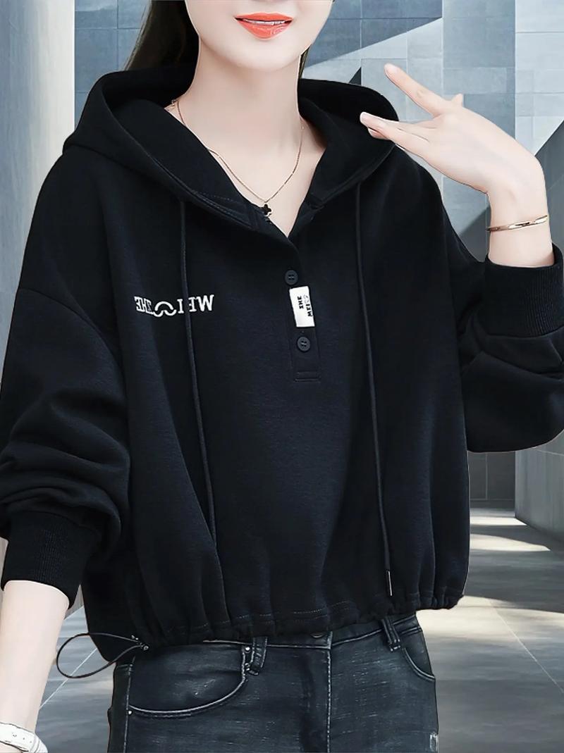 带帽卫衣搭配图片_连帽卫衣配外套，V领大翻领显高级，秋冬混搭有型