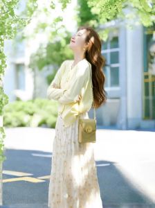 黄色裙子配什么外套_黄色裙子配外套,穿出你的时尚范儿!