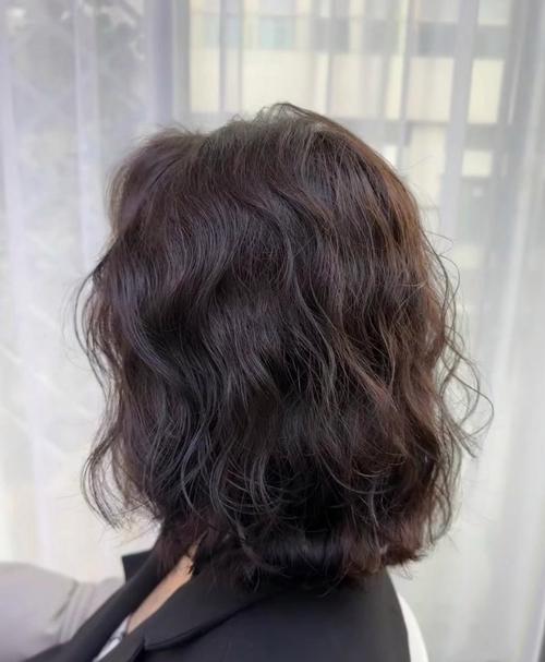 中发烫发发型图片_2024中发烫卷流行色，优雅时尚，烫发技巧全解析！