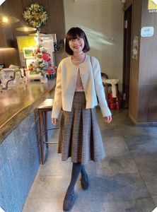 秋冬百褶裙搭配什么鞋子最佳_秋冬百褶裙配靴子，各款各有妙！