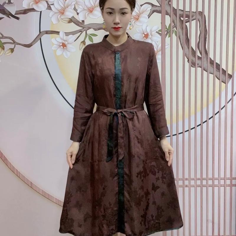 香云纱连衣裙配什么短外套开衫_香云纱连衣裙时尚搭配，个性出彩！