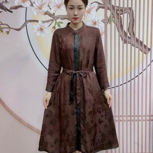 香云纱连衣裙配什么短外套开衫_香云纱连衣裙时尚搭配，个性出彩！