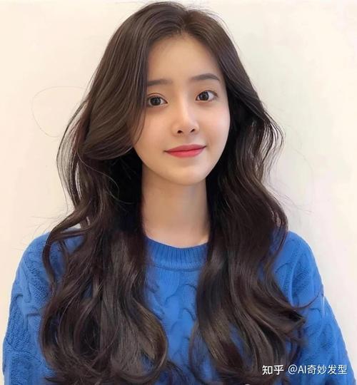 瓜子脸适合的发型图_侧分显精致,巧用刘海塑轮廓 瓜子脸适合的发型图_侧分显精致,巧用刘海塑轮廓