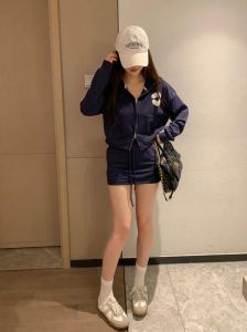 短款卫衣配什么包臀裙_短款卫衣配半裙,百变时尚造型!